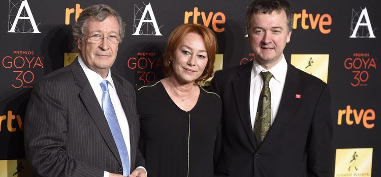 Gracia Querejeta con Porfirio Enríquez y Edmon Roch en la cena de los nominados a los Premios Goya 2016