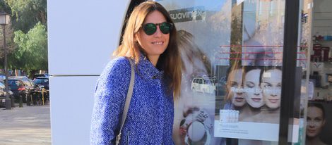 Lourdes Montes pasea por las calles de Sevilla