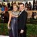 Rupert Friend y Aimee Mullius en la alfombra roja de los SAG 2016
