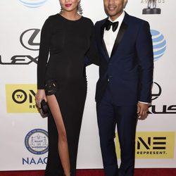 Chrissy Teigen y John Legend en los Premios NAACP 2016