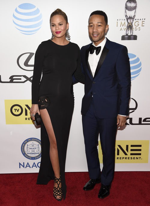 Chrissy Teigen y John Legend en los Premios NAACP 2016