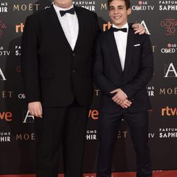 Antonio Bachiller y Miguel Herrán en la alfombra roja de los Premios Goya 2016