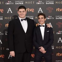 Antonio Bachiller y Miguel Herrán en la alfombra roja de los Premios Goya 2016