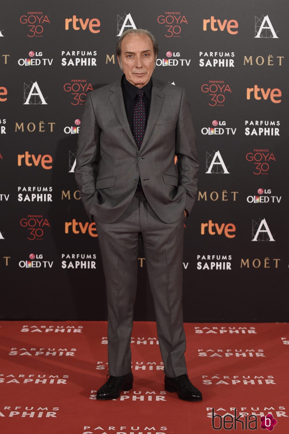 Eusebio Poncela en la alfombra roja de los Premios Goya 2016
