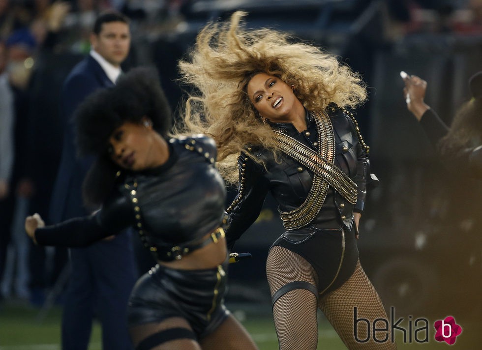 Beyoncé durante su actuación en la Super Bowl 2016