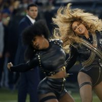 Beyoncé durante su actuación en la Super Bowl 2016