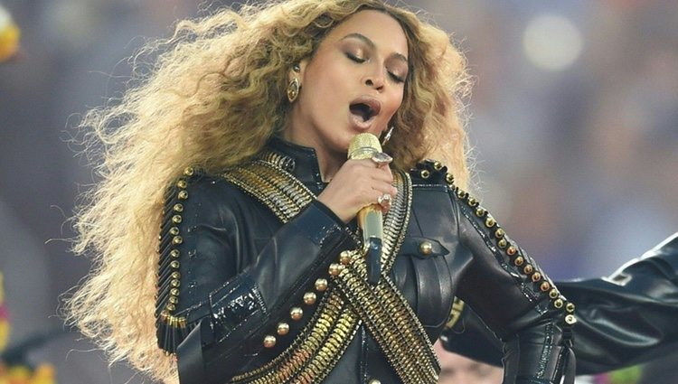 Beyoncé durante su actuación en el descanso de la Super Bowl 2016