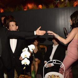 Katy Perry y Orlando Bloom bailando en la fiesta de los Globos de Oro 2016