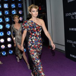 Gigi Hadid desfilando en el estreno de 'Zoolander 2' en Nueva York
