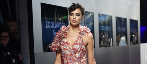 Irina Shayk desfilando en el estreno de 'Zoolander 2' en Nueva York