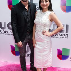 Iván Sánchez y Ana Brenda Contreras en el photocall de Univisión