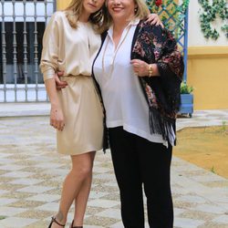 María León y Carmina Barrios en la presentación de la segunda temporada de la serie 'Allí abajo' en Sevilla