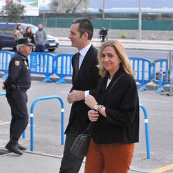 La Infanta Cristina, sonriente y colorida junto a Iñaki Urdangarín en la quinta sesión del juicio por el Caso Nóos