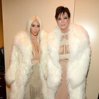 Kim Kardashian y Kris Jenner en el desfile de Kanye West 'Yeezy Season 3'