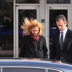 La Infanta Cristina e Iñaki Urdangarín a la salida de la quinta sesión del juicio por el Caso Nóos