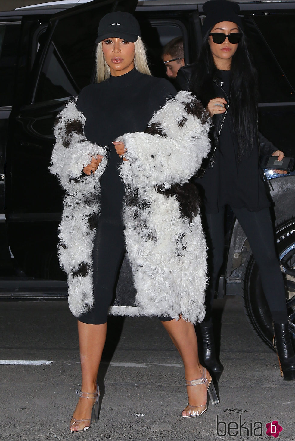Kim Kardashian, rubia y muy abrigada en Nueva York