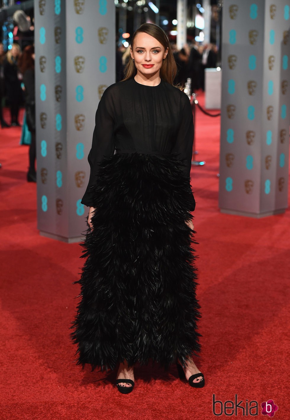 Laura Haddock en la alfombra roja de los BAFTA 2016