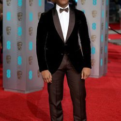 John Boyega en la alfombra roja de los BAFTA 2016