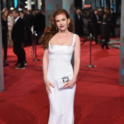 Isla Fisher en la alfombra roja de los BAFTA 2016