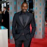 Idris Elba en la alfombra roja de los BAFTA 2016