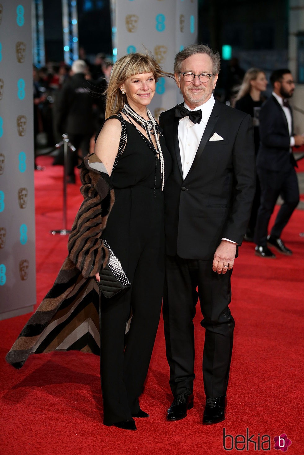Steven Spielberg y Kate Capshaw en la alfombra roja de los BAFTA 2016