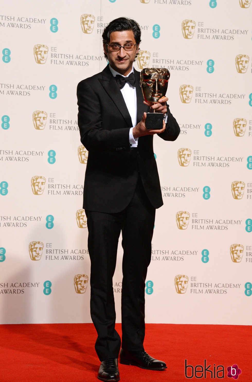 Asif Kapadia con su BAFTA 2016 por el documental 'Amy'