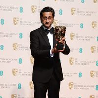 Asif Kapadia con su BAFTA 2016 por el documental 'Amy'