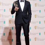 Leonardo DiCaprio con su BAFTA 2016 a Mejor actor por 'El Renacido'