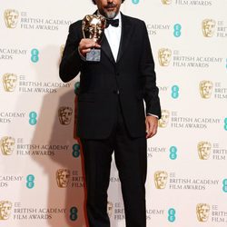 Alejandro González Iñárritu con su BAFTA 2016 a Mejor Director por 'El Renacido'