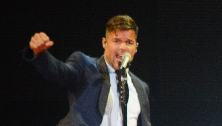 Ricky Martin dándolo todo en un concierto en Puerto Rico