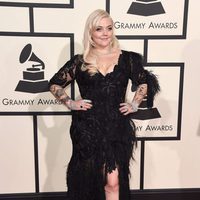 Elle King en la alfombra roja de los Premios Grammy 2016