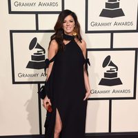 Karen Fairchild en la alfombra roja de los Premios Grammy 2016