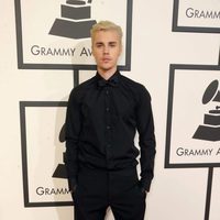 Justin Bieber en la alfombra roja de los Premios Grammy 2016