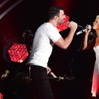 Sam Hunt y Carrie Underwood durante su actuación en los Premios Grammy 2016