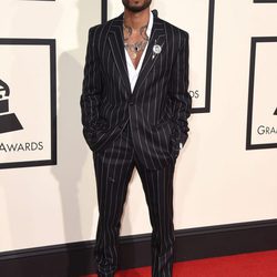 Miguel en la alfombra roja de los Premios Grammy 2016