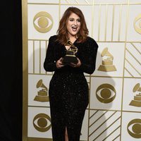 Meghan Trainor posa con su Premio Grammy 2016
