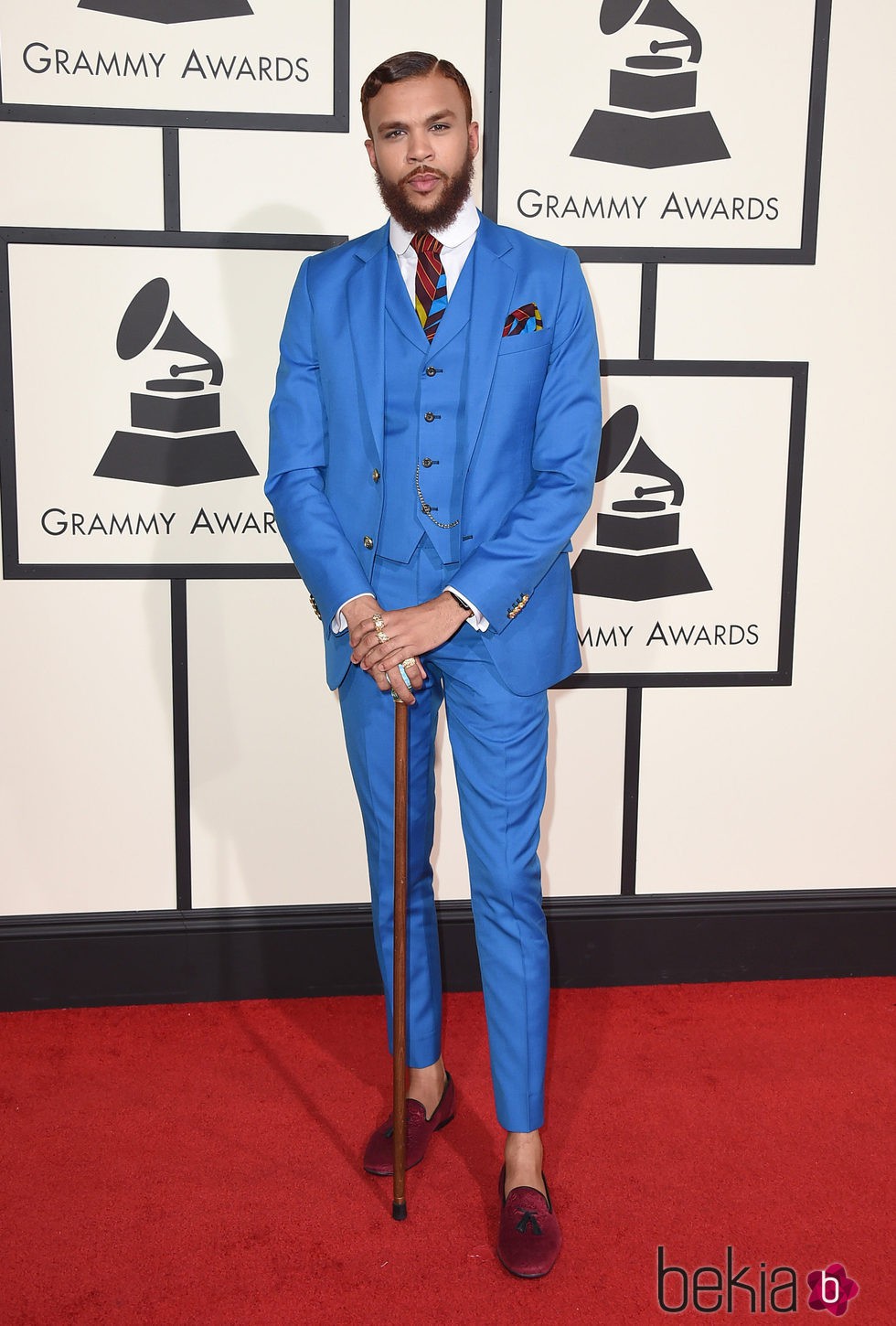 Jidenna en la alfombra roja de los Premios Grammy 2016