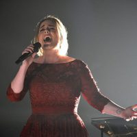 Adele durante su actuación en los Premios Grammy 2016