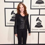 Bonnie Raitt en la alfombra roja de los Premios Grammy 2016