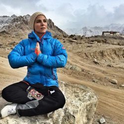 Elsa Pataky de camino a un monasterio budista con 'Planeta Calleja'