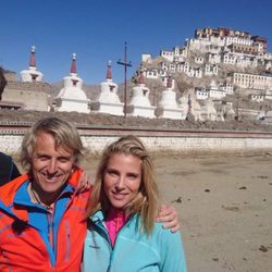 Jesús Calleja con Elsa Pataky y Chris Hemsworth en el Himalaya