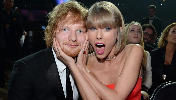 Ed Sheeran y Taylor Swift en en interior de la gala de los Grammy 2016