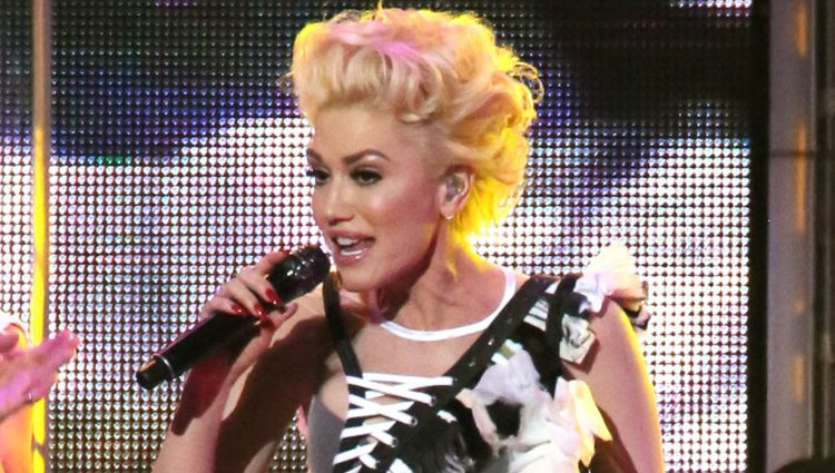 Gwen Stefani vestida de guerrera en un concierto en 'Jimmy Kimmel Live Show'