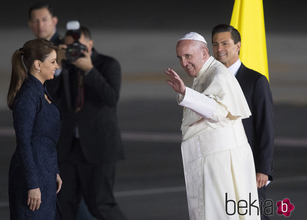 El Papa Francisco se despide de Enrique Peña Nieto y Angélica Rivera en México