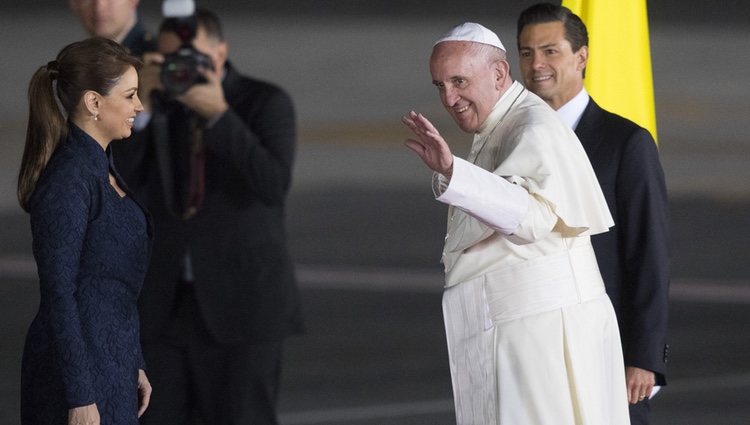 El Papa Francisco se despide de Enrique Peña Nieto y Angélica Rivera en México