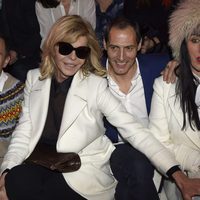 Bibiana Fernández, Manuel Bandera y Rossy de Palma en el desfile de Juanjo Oliva de la Prada en Madrid Fashion Week otoño/invierno 2016/2017