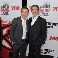 Pasha Lychnikoff y Chuck Loffe en la fiesta de 'The Big Bang Theory' por sus 200 capítulos