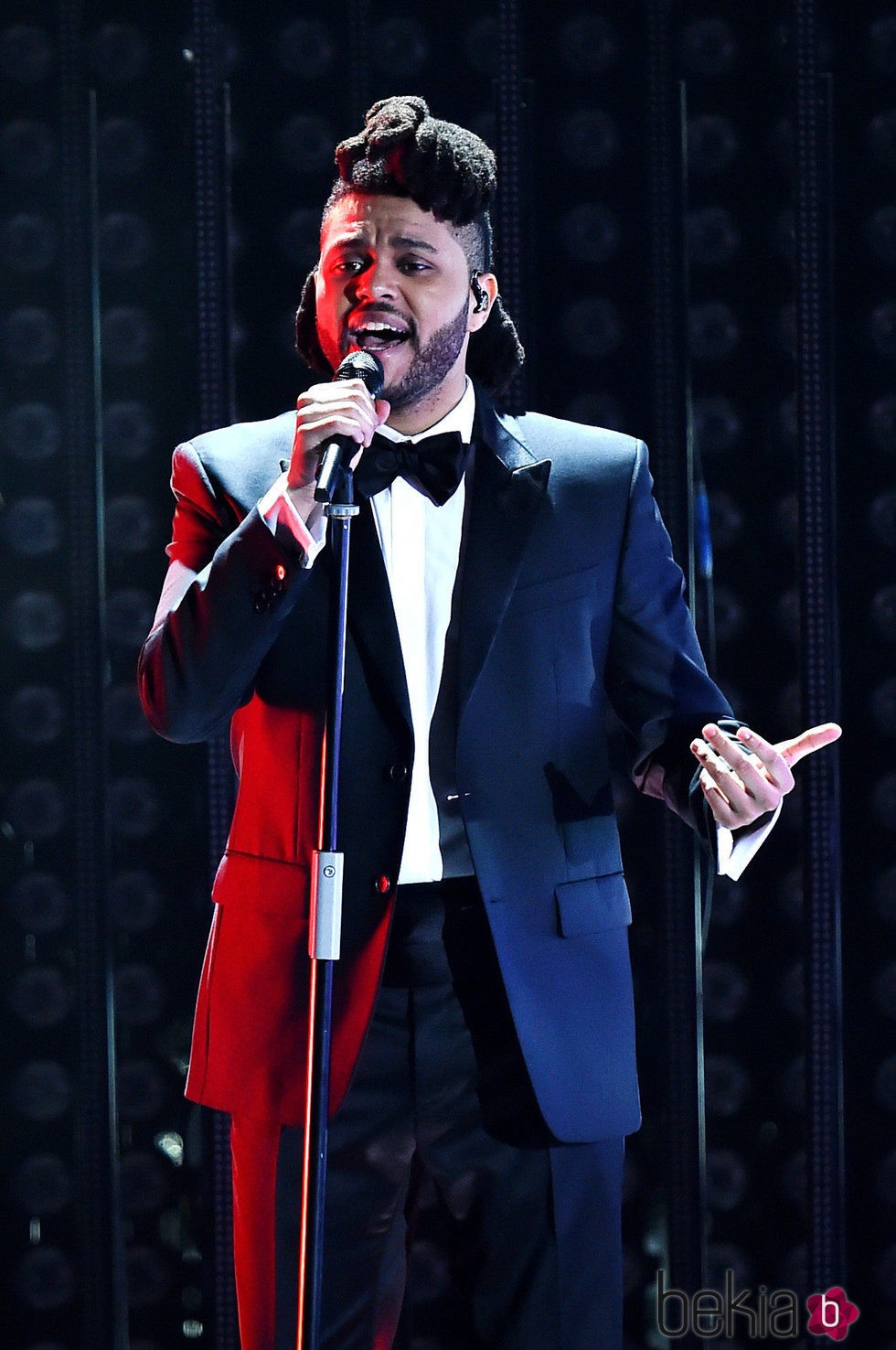 The Weeknd actua en los Grammy 2016