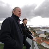 Iker Casillas y Bertín Osborne miran las vistas desde la casa de Casillas en 'En la tuya o en la mía'