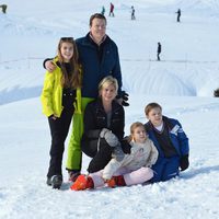 Constantino y Laurentien de Holanda con sus hijos en sus vacaciones de invierno en Austria